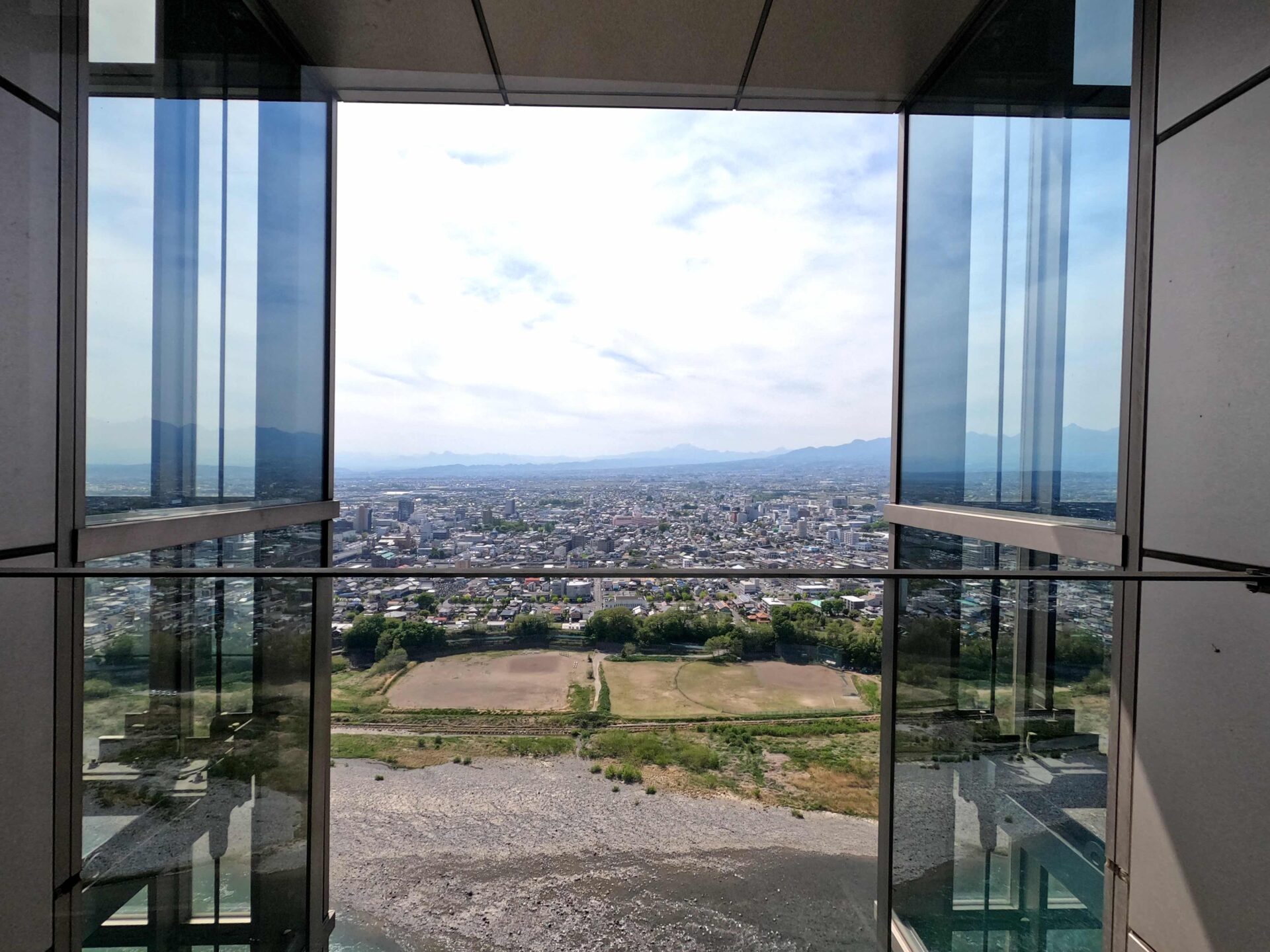 群馬県庁エレベーターからの景色