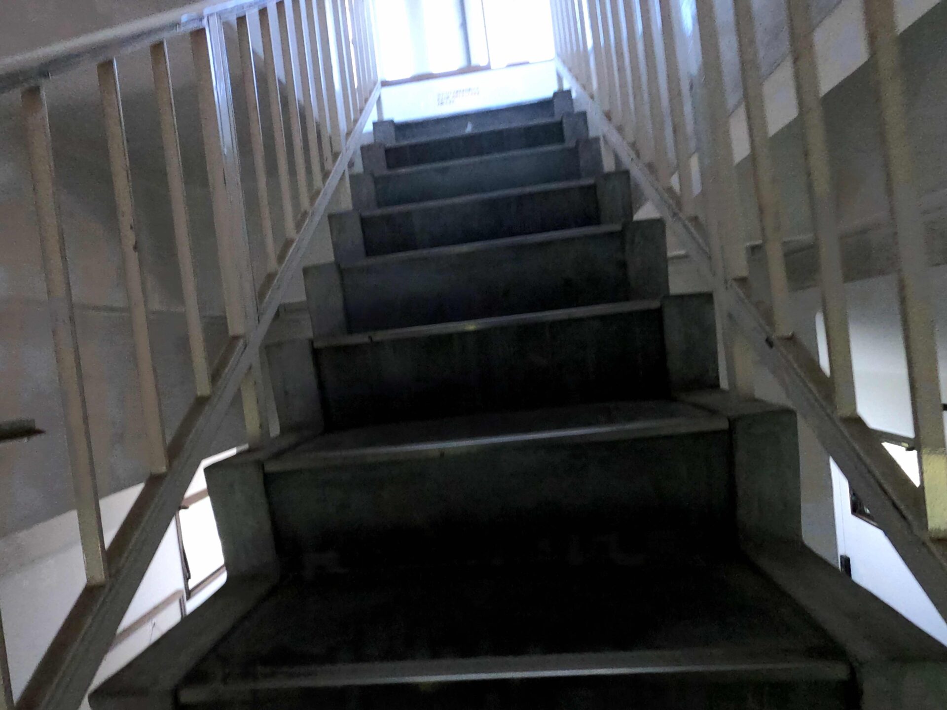 牛伏山展望台の階段